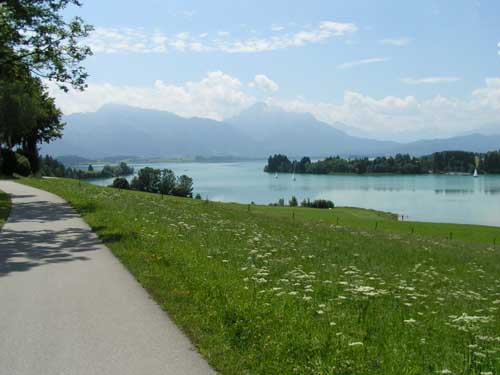 Fahrt um den Forggensee
